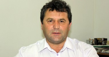 Stire din Politică-Administrație : Primarul comunei Albești, Gheorghe Moldovan: "Realizarea multor proiecte depinde de atragerea fondurilor europene"