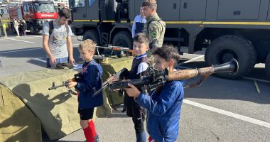 FOTO. Ziua Armatei României, celebrată la Constanța! Expoziție de tehnică militară și îndrumări pentru aspiranții la o carieră în domeniu - 4