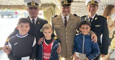 Stire din Eveniment : FOTO. Ziua Armatei României, celebrată la Constanța! Expoziție de tehnică militară și îndrumări pentru aspiranții la o carieră în domeniu