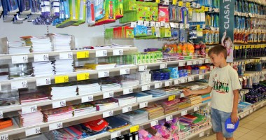Stire din Cultură-Educație : Pregătiți banii! Cât costă rechizitele școlare