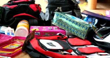 Stire din Social : Probleme depistate de Protecția Consumatorilor  la rechizitele și uniformele școlare