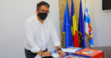 Stire din Social : Rechizite din partea Primăriei Constanţa şi pentru elevii de clasa a IV-a