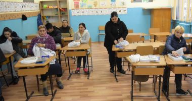 Stire din Eveniment : Rechizite gratuite pentru adulții din cartierul  "Henri Coandă" care s-au înscris la școală