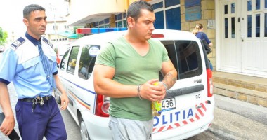 Stire din Eveniment : Recidivistul beat și fără permis s-a întors după gratii