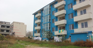 Stire din Social : SE ÎNTÂMPLĂ ÎN CONSTANȚA. Și-au trântit un HOTEL chiar pe proprietatea vecinului!