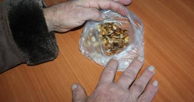 Nuci cu iz de mucegai, vândute la preț de trufandale, în piețele din Constanța - 2