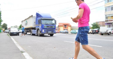 Rămân fără case din cauza TIR-urilor - 4