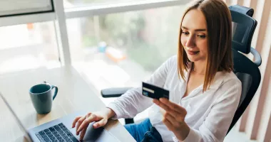 Stire din Actualitate : Atenție la reduceri! Mii de români au fost păcăliți online fără să își dea seama