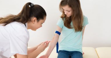 Stire din Sănătate : Recoltarea de sânge la copil, o problemă? Iată câteva sfaturi utile!