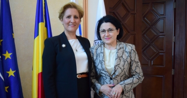 "Tinerii absolvenți ar putea fi mult mai bine promovați" - 2