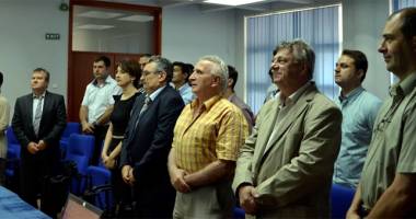 Stire din Cultură-Educație : Rectorul Sorin Rugină, alături de foștii studenți