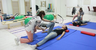 Stire din Sănătate : Cum ne recuperăm după entorsa de genunchi
