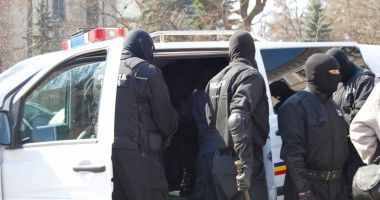Stire din Eveniment : PERCHEZIŢII DE AMPLOARE, într-un dosar privind infracţiuni în domeniul vaccinării