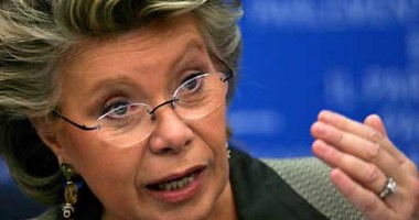 Stire din Actualitate : Reding: "Nu aș fi surprinsă de o amânare a aderării României la Schengen"