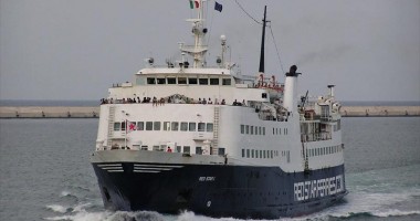 Stire din Economie : Două românce de pe o navă de pasageri, hărțuite și abandonate în portul Brindisi
