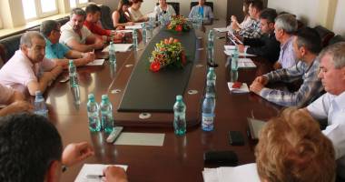 Stire din Politică-Administrație : Consiliul Local Mangalia, program de reducere a abandonului școlar