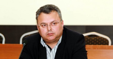 Stire din Politică-Administrație : Gheorghe Dragomir: "Reducerea CAS trebuie realizată sustenabil"
