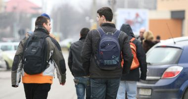 Stire din Eveniment : Scandal pe transportul elevilor  din județ. "Sunt iresponsabili!"