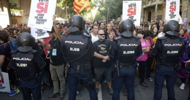 Stire din Actualitate : Referendum pentru independența Cataloniei. Poliția spaniolă a tras cu gloanțe de cauciuc!