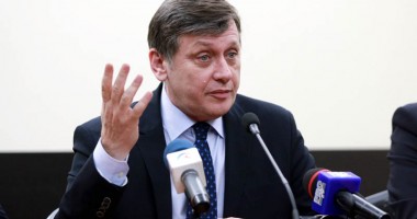 Stire din Politică-Administrație : Crin Antonescu:  "Referendumul privind revizuirea Constituției ar putea avea loc în 2015"