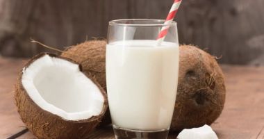 Stire din Sănătate : Apa de fenicul și laptele de cocos pot ameliora refluxul gastric