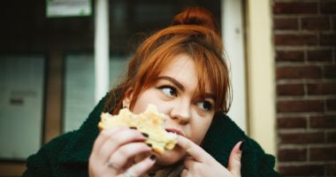 Stire din Sănătate : Consumul alimentelor acide declanşează refluxul gastroesofagian