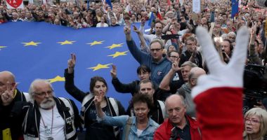 Stire din Actualitate : Reformă judiciară în Polonia.  Elita judecătorilor coboară în stradă