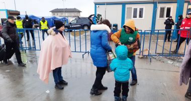 Lacrimile unei naţiuni. Drama refugiaţilor de la Isaccea, descrisă în imagini de coşmar - 5