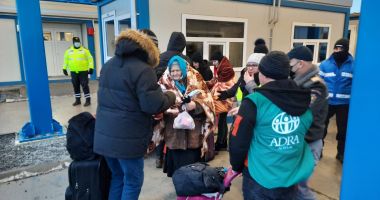 Lacrimile unei naţiuni. Drama refugiaţilor de la Isaccea, descrisă în imagini de coşmar - 6