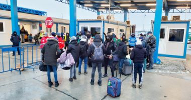 Lacrimile unei naţiuni. Drama refugiaţilor de la Isaccea, descrisă în imagini de coşmar - 2