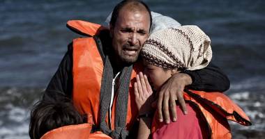 Imagini șocante. Zeci de copii de refugiați, scoși pe jumătate morți din apele mării - 5