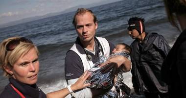 Imagini șocante. Zeci de copii de refugiați, scoși pe jumătate morți din apele mării - 13