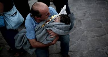 Imagini șocante. Zeci de copii de refugiați, scoși pe jumătate morți din apele mării - 7