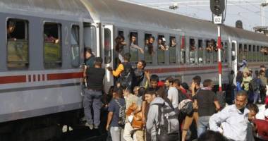 Stire din Actualitate : Sute de migranți au încercat să intre în enclava spaniolă Ceuta, la granița cu Marocul