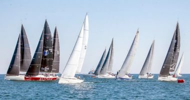 Stire din Sport : Valuri, ploaie, adrenalină. Opt curse la Marea Neagră