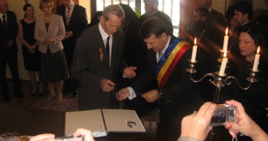 Stire din Politică-Administrație : Regele Mihai - Cetățean de Onoare al orașului Techirghiol