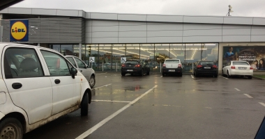 Nesimțirea, un handicap? / Un șofer a parcat pe două locuri destinate persoanelor ce dizabilități - 2