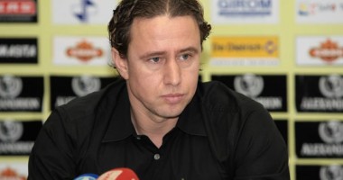 Stire din Sport : Fotbal / Reghecampf: "Ne gândim să ne calificăm în continuare"
