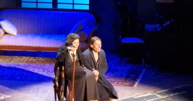 Stire din Cultură-Educație : Doar câteva locuri disponibile la spectacolul ”Regina Mama”, cu Oana Pellea și Marius Manole, de la Casa de Cultură Constanța