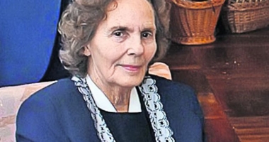 Stire din Politică-Administrație : Regina Ana  nu poate fi decorată post-mortem  de președintele Iohannis