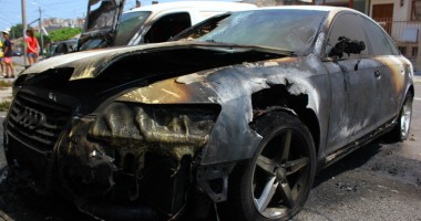 Galerie FOTO. Reglare de conturi în stil mafiot? Patru mașini mistuite de foc, în Constanța - 6