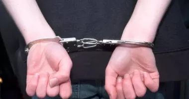 Stire din Eveniment : Tânăr de 20 de ani, arestat preventiv într-un dosar privind relații cu o minoră