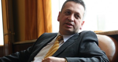 Stire din Economie : Relu Fenechiu: Trei companii au cumpărat caietul de sarcini la CFR Marfă