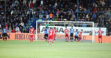 Stire din Sport : Remiză între FC Viitorul și FCSB.  "Am făcut o primă repriză fantastică"