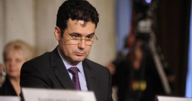 Stire din Cultură-Educație : Ministrul Educației: Fondul clasei gestionat de școală este ilegal