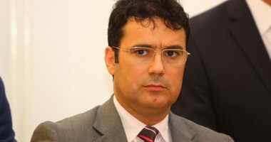 Stire din Cultură-Educație : Remus Pricopie nu "amestecă" absența manualelor cu digitalizarea școlilor