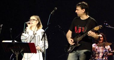 Stire din Diverse : Renaște spiritul  Cenaclului Flacăra.  Seară de muzică și poezie