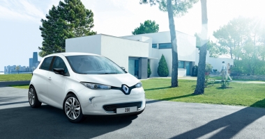 Stire din Economie : Zoe face furori la Renault. 100.000 de mașini vândute