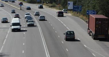 Stire din Social : CNAIR inventariază gropile de pe șosele! "În aprilie, încep reparațiile!"