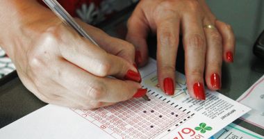Stire din Social : Reporturi uriașe la loto